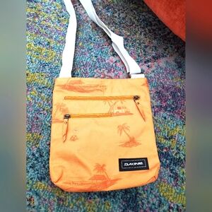 (Moving Sale) Women's Dakine crossbody purse